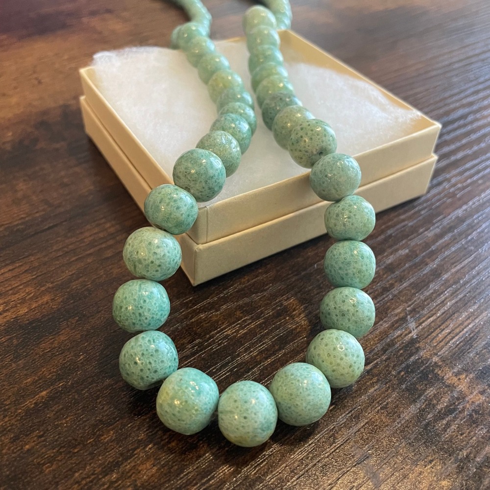 Womens Necklace OS Aqua Blue Dyed Sea Sponge Beaded Magnetic Clasp Fashion